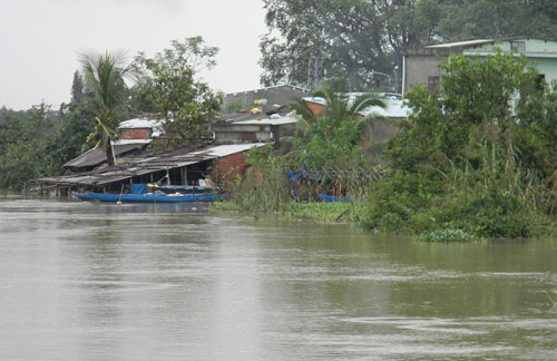 Chùm ảnh: Miền Trung chìm trong lũ dữ - 3