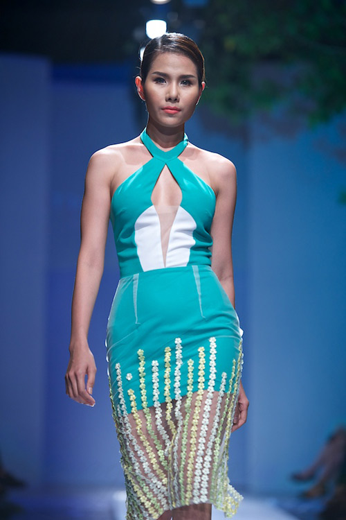 Trang Phạm thu hút với váy hở táo bạo - 9