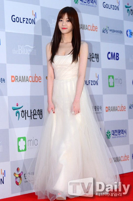 Song Hye Kyo "đánh bật" siêu vòng 1 - 16