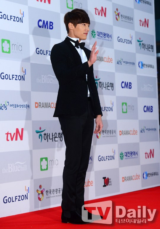 Song Hye Kyo "đánh bật" siêu vòng 1 - 15