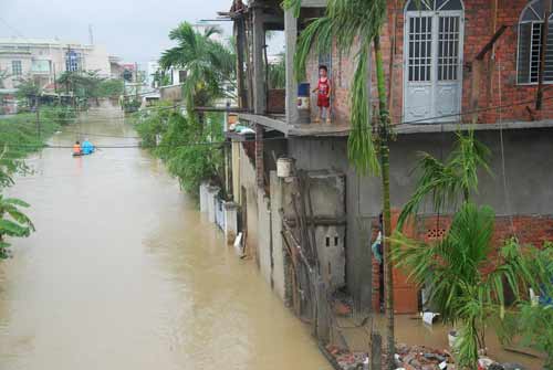 Lũ dồn lũ dập miền Trung, 9 người thương vong - 7