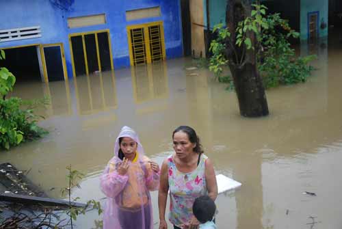 Lũ dồn lũ dập miền Trung, 9 người thương vong - 8