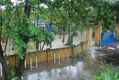 Lũ dồn lũ dập miền Trung, 9 người thương vong - 9