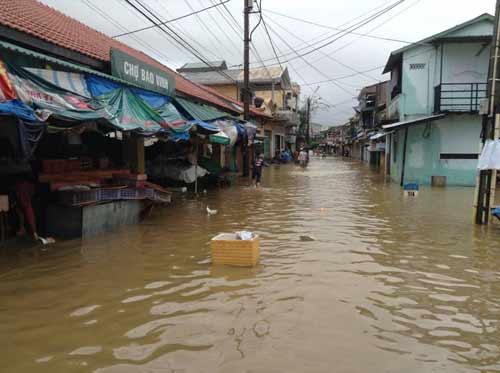 Lũ dồn lũ dập miền Trung, 9 người thương vong - 11