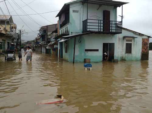 Lũ dồn lũ dập miền Trung, 9 người thương vong - 17