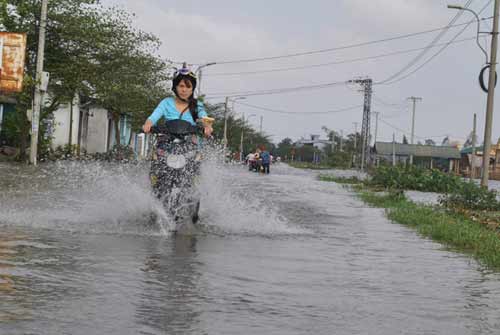 Lũ dồn lũ dập miền Trung, 9 người thương vong - 18