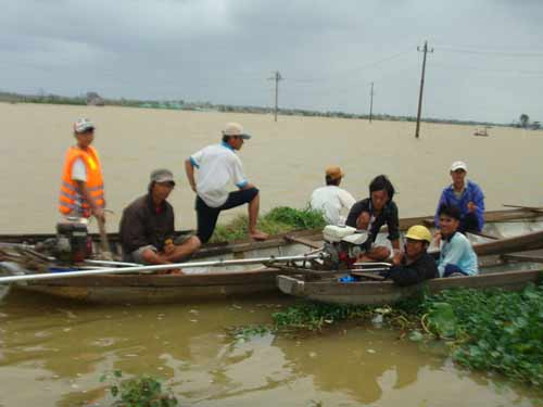 Lũ dồn lũ dập miền Trung, 9 người thương vong - 14