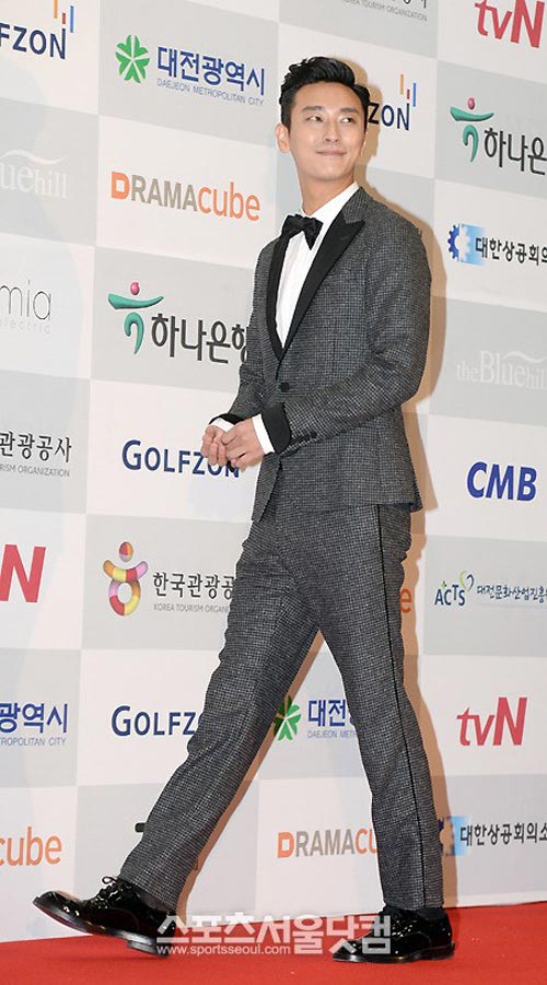 Song Hye Kyo "đánh bật" siêu vòng 1 - 4