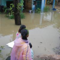 Tin tức trong ngày - Thủy điện xả lũ, hạ du ngập chìm trong nước