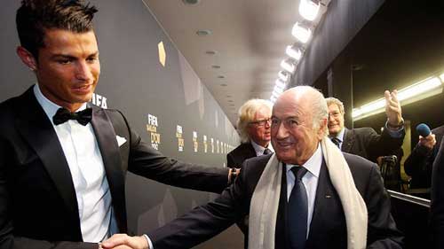 Giận Blatter, CR7 sẽ không đến Gala QBV - 1