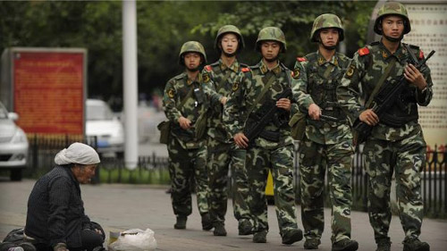 TQ: Bắn hạ 9 kẻ tấn công đồn cảnh sát Tân Cương - 1