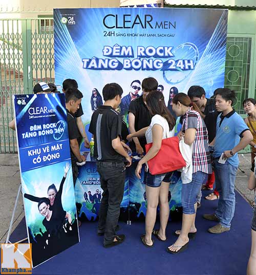 "Cơn bão" fan đổ bộ Đêm Rock Tâng Bóng 24h - 2