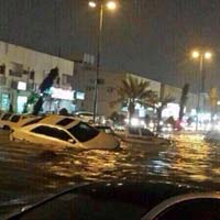 Tin tức trong ngày - Gần sa mạc, Ả Rập Saudi vẫn bị lũ nhấn chìm