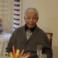 Nam Phi: Nelson Mandela bị cấm khẩu