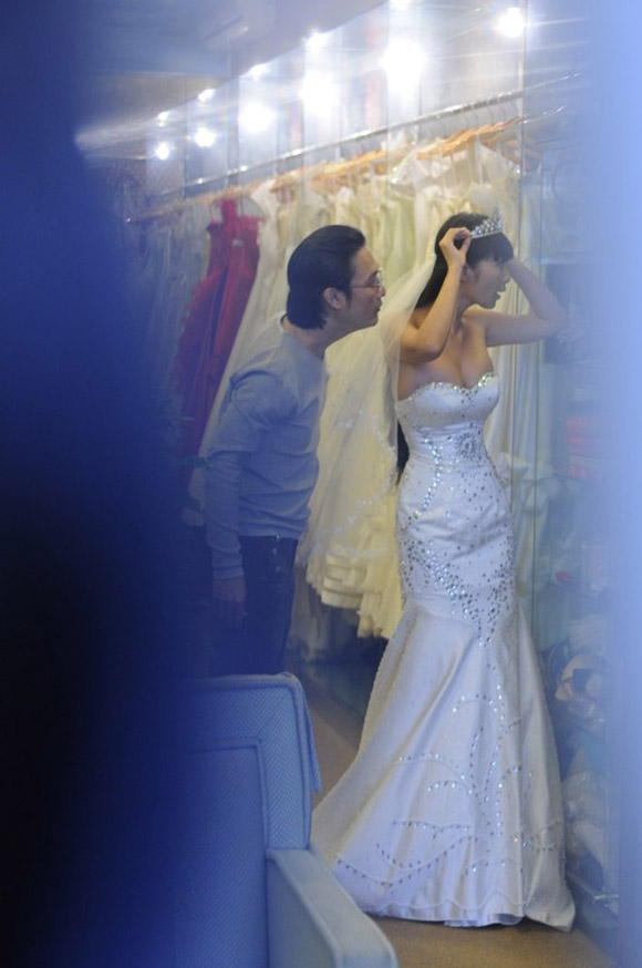"Nữ hoàng scandal" Lê Kiều Như thử váy cưới - 3
