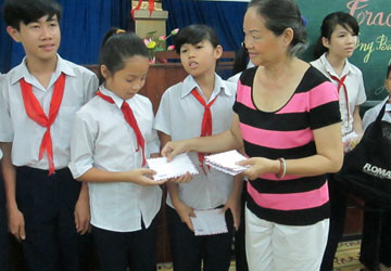 Ngày kiếm cơm, tối đến trường - 2