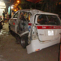 Tin tức trong ngày - Vụ tàu hỏa tông taxi: Khởi tố tài xế