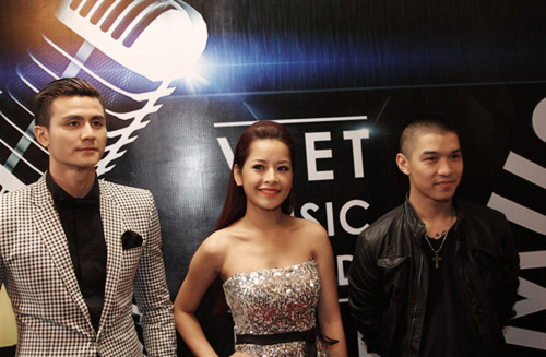 Hoàng Thùy Linh háo hức làm "thần tượng" - 7