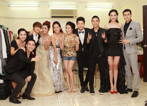 Hoàng Thùy Linh háo hức làm "thần tượng" - 10