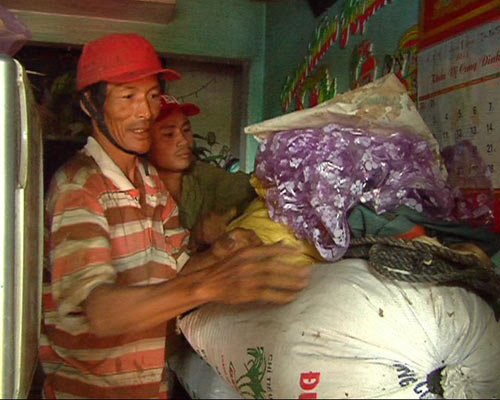 Người miền Trung chới với sau "đại hồng thủy" - 1
