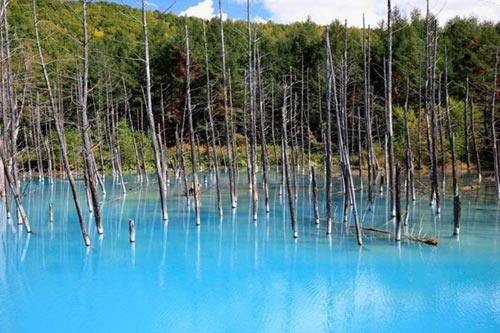 Hồ nước ma thuật đổi màu theo thời tiết - 1