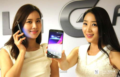 Điện thoại cong LG G Flex khoe giao diện “độc” - 2