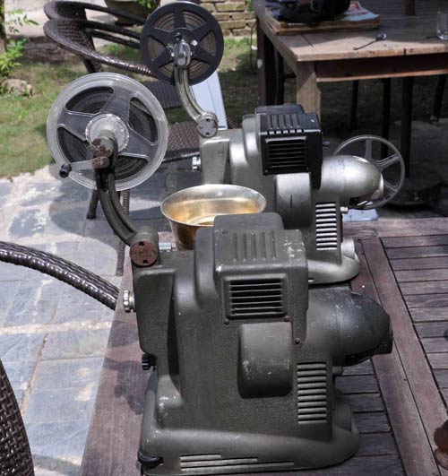 Cận cảnh những món ve chai ngàn đô giữa SG - 10