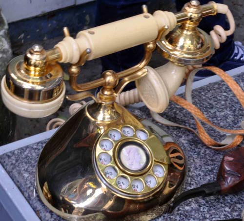 Cận cảnh những món ve chai ngàn đô giữa SG - 4