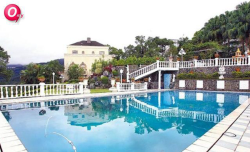 Sốc với cung điện 500 tỷ của sao 70 tuổi - 4