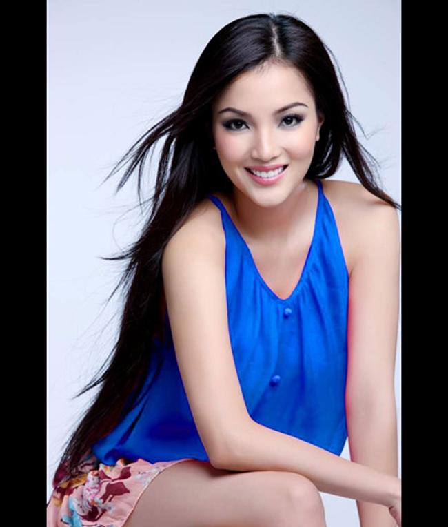 Cô được đánh giá rất cao trong cuộc thi Hoa hậu Việt Nam 2010, nhưng cuối cùng lại không được lọt vào top 10. Tham gia đóng vai chính của bộ phim Bụi đời chợ Lớn thì phim này bị cấm chiếu.
