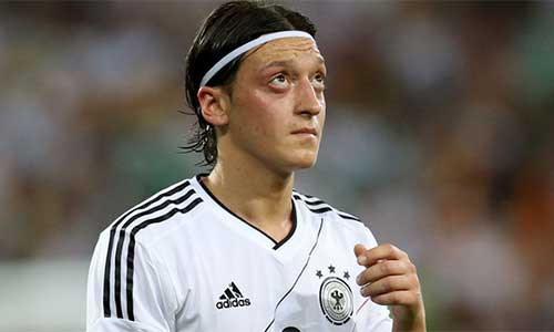 Những kiểu tóc sành điệu của Ozil - 4