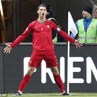 Bóng đá - Lập hattrick, Ronaldo đi vào lịch sử BĐN