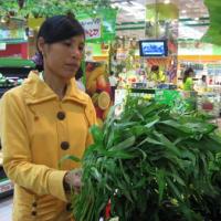 Thị trường - Tiêu dùng - Rau xanh tăng giá chóng mặt