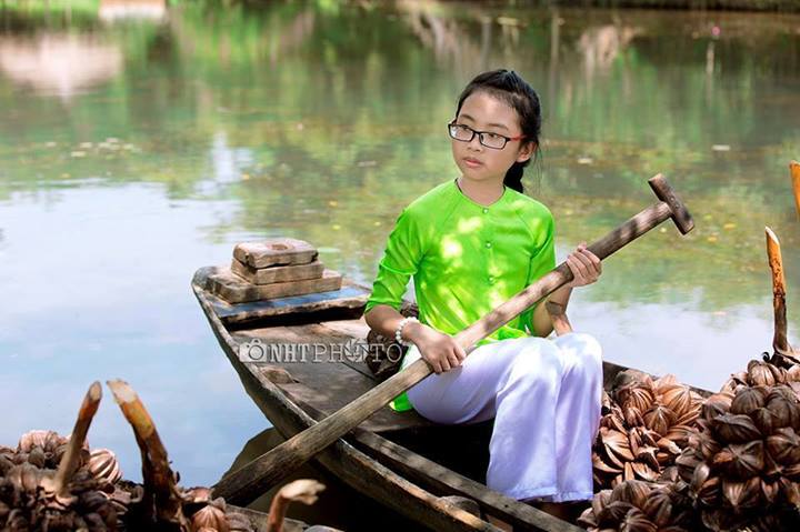 Phương Mỹ Chi hát mộc tặng thầy cô ngày 20/11 - 4