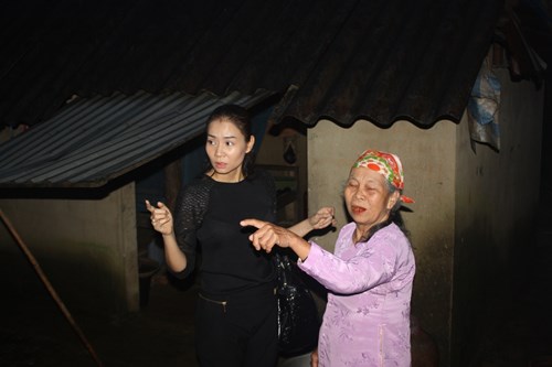 Vợ chồng Thu Minh lặn lội đi từ thiện - 9