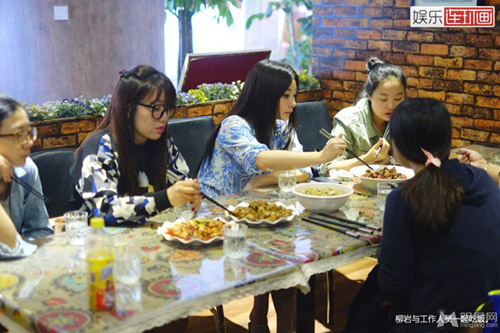 Một ngày bình dị của “siêu vòng 1” Liễu Nham - 11