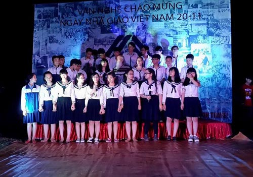 Thầy giáo nổi tiếng nhất trên mạng xã hội - 3