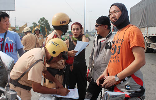 TP.HCM: Tạm giữ 10 mô tô “khủng” biển số ngoại - 4