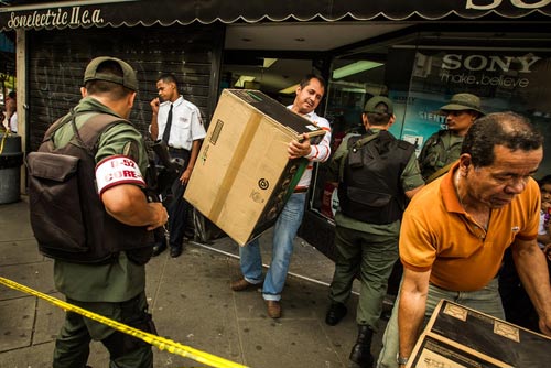Venezuela: Tổng thống được trao "siêu quyền lực" - 2