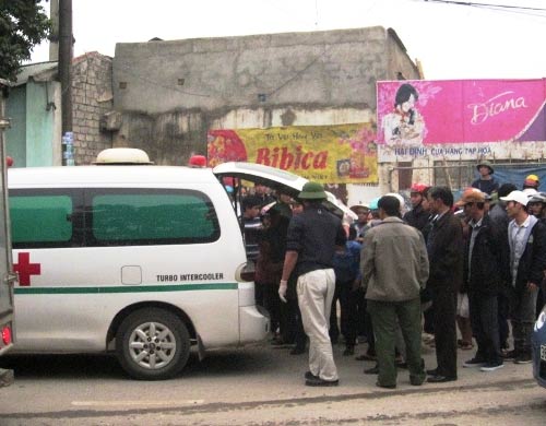 Vượt xe tải, 2 bác cháu bị cán tử vong - 2