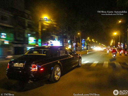 Báo Tây “ngất ngây” với siêu xe ở Việt Nam - 14