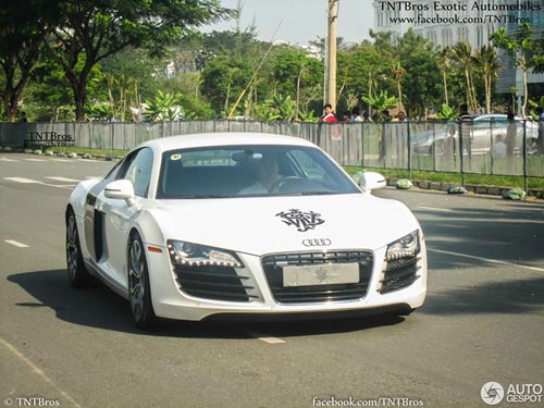 Báo Tây “ngất ngây” với siêu xe ở Việt Nam - 7