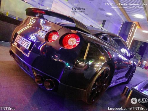 Báo Tây “ngất ngây” với siêu xe ở Việt Nam - 10