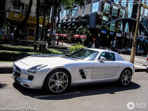 Báo Tây “ngất ngây” với siêu xe ở Việt Nam - 11