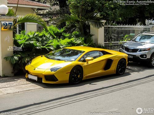 Báo Tây “ngất ngây” với siêu xe ở Việt Nam - 3