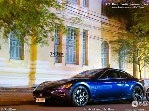 Báo Tây “ngất ngây” với siêu xe ở Việt Nam - 15