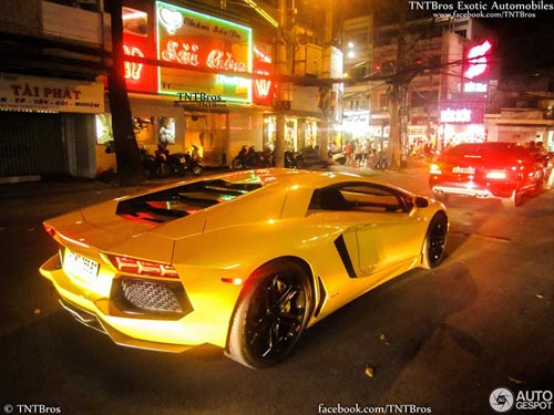 Báo Tây “ngất ngây” với siêu xe ở Việt Nam - 4