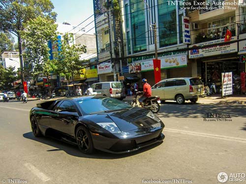 Báo Tây “ngất ngây” với siêu xe ở Việt Nam - 6