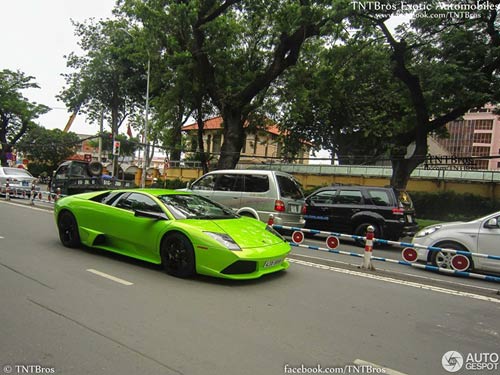 Báo Tây “ngất ngây” với siêu xe ở Việt Nam - 9