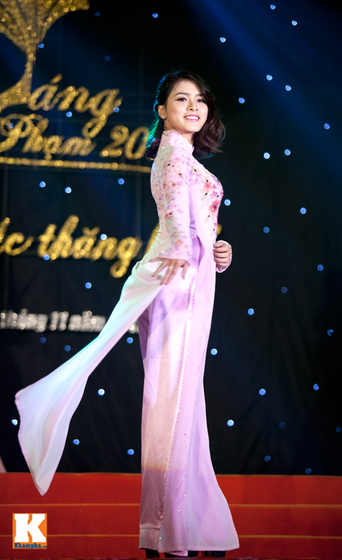 Nữ sinh Sư phạm duyên dáng khoe tài sắc - 4